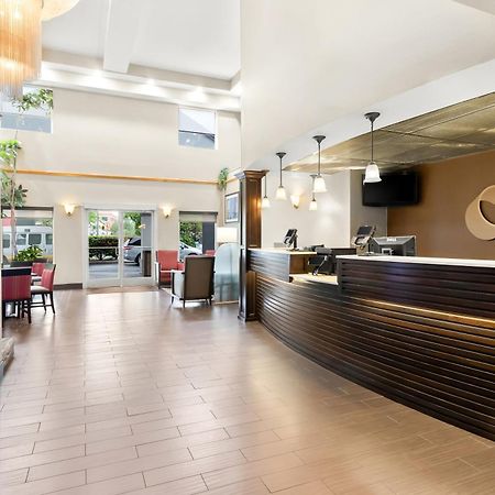 Comfort Suites Portland Airport Bagian luar foto