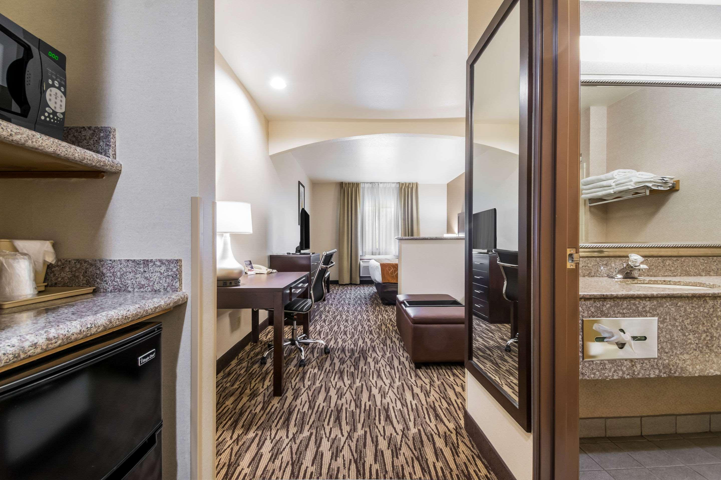 Comfort Suites Portland Airport Bagian luar foto