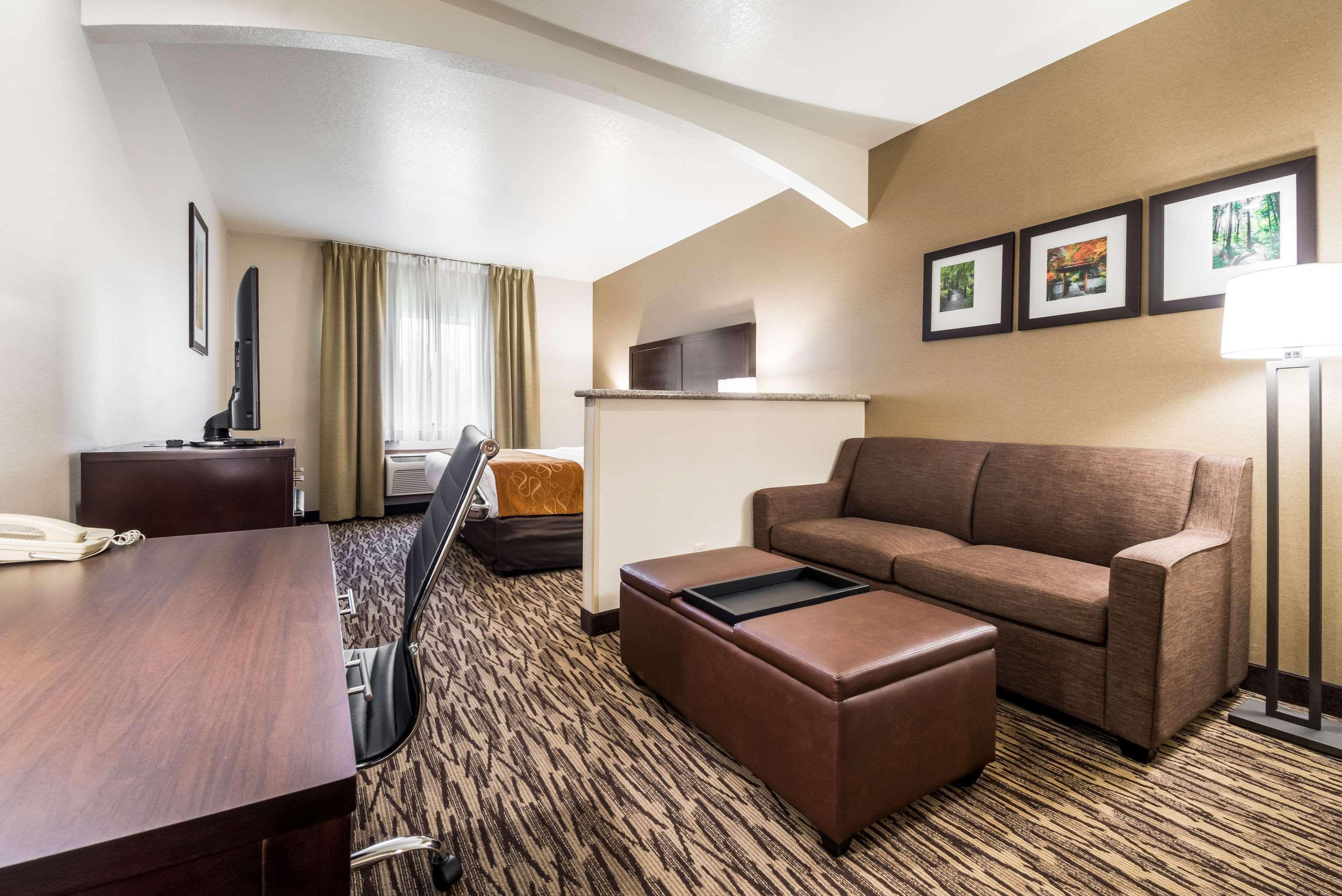 Comfort Suites Portland Airport Bagian luar foto