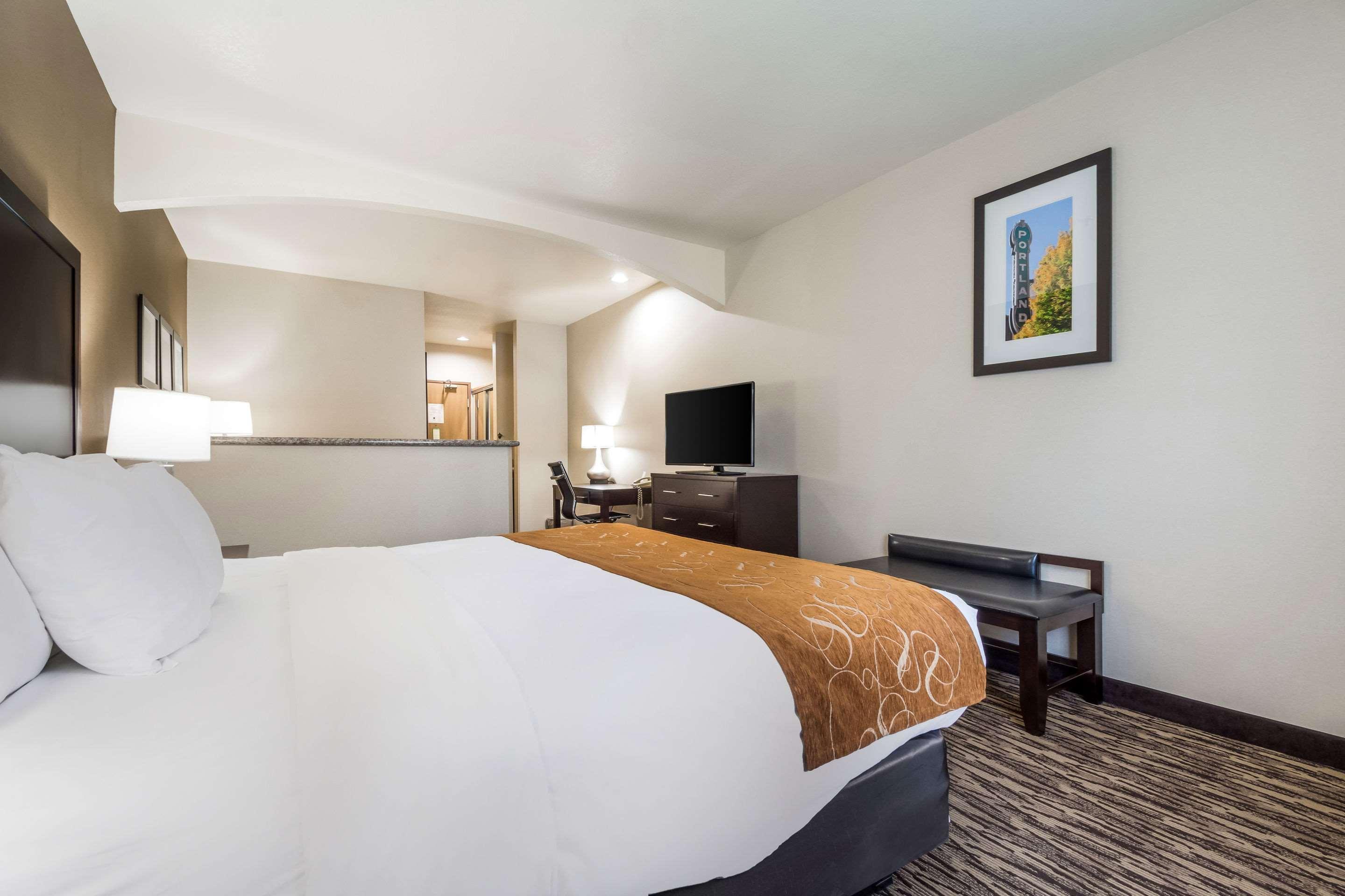 Comfort Suites Portland Airport Bagian luar foto