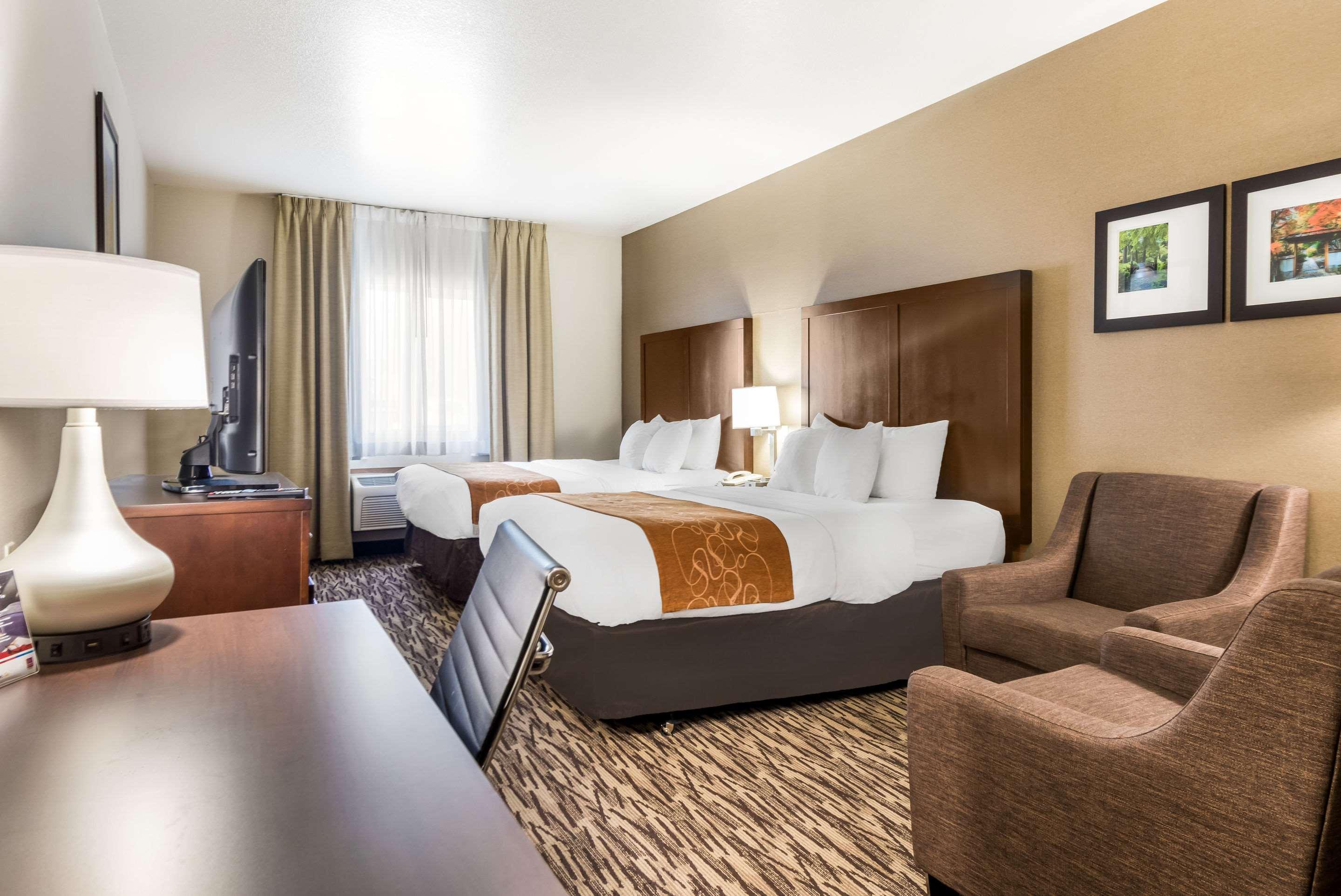 Comfort Suites Portland Airport Bagian luar foto