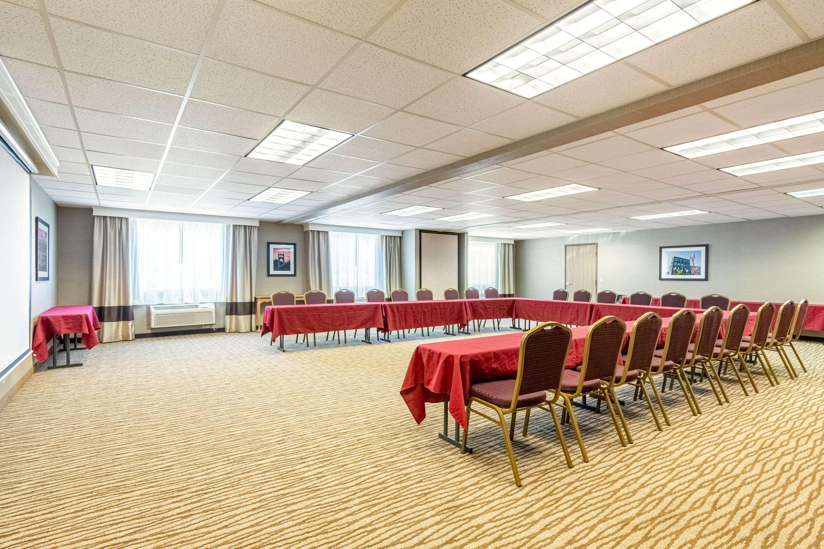 Comfort Suites Portland Airport Bagian luar foto
