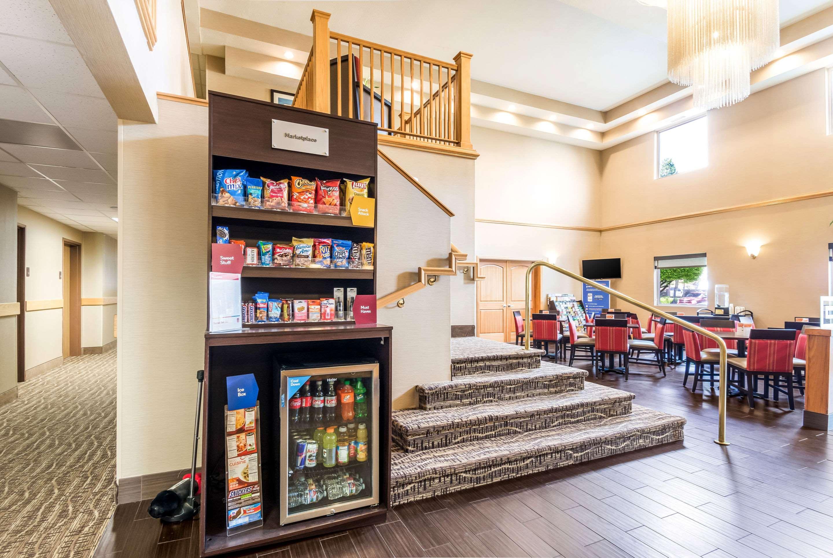 Comfort Suites Portland Airport Bagian luar foto