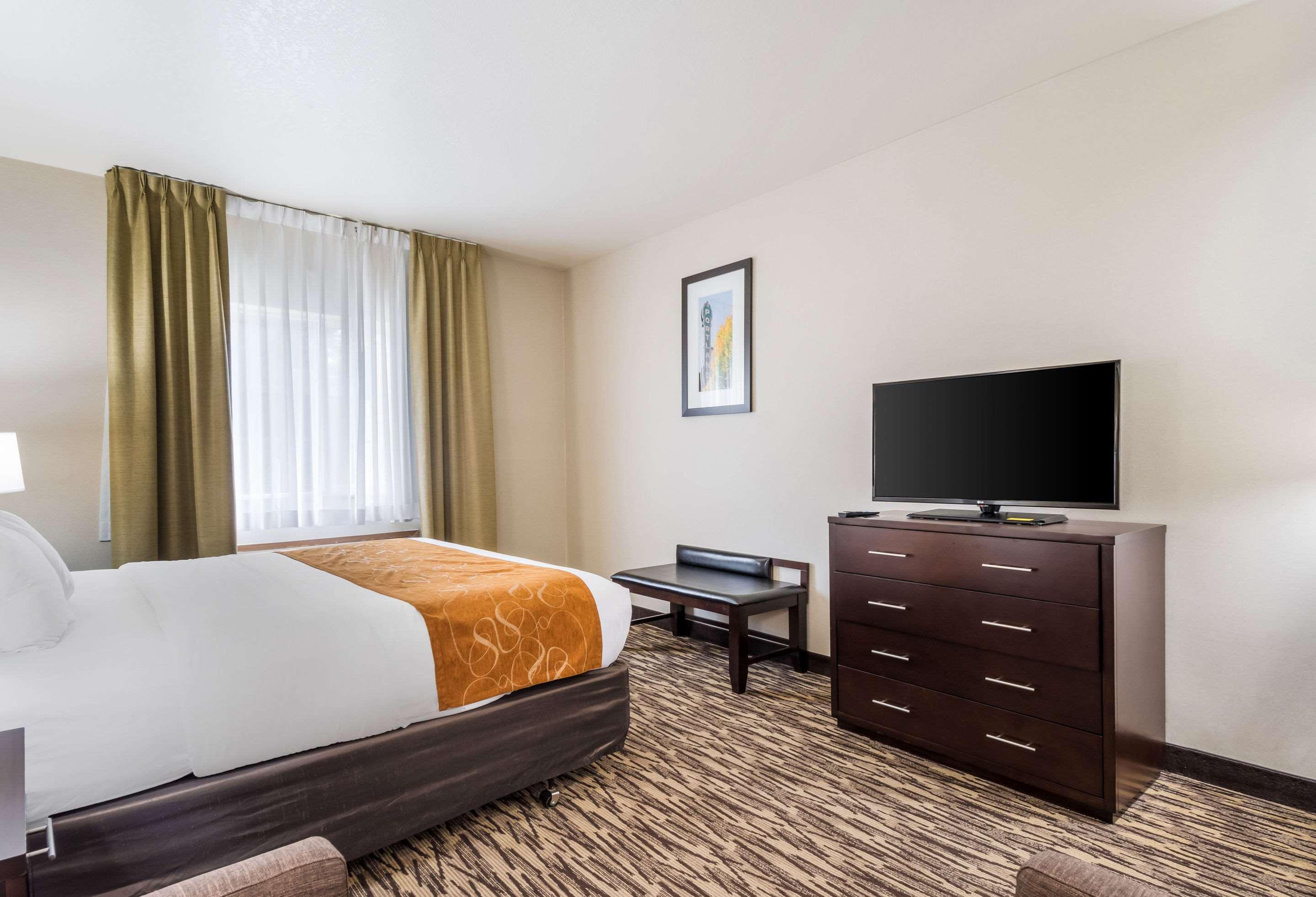 Comfort Suites Portland Airport Bagian luar foto