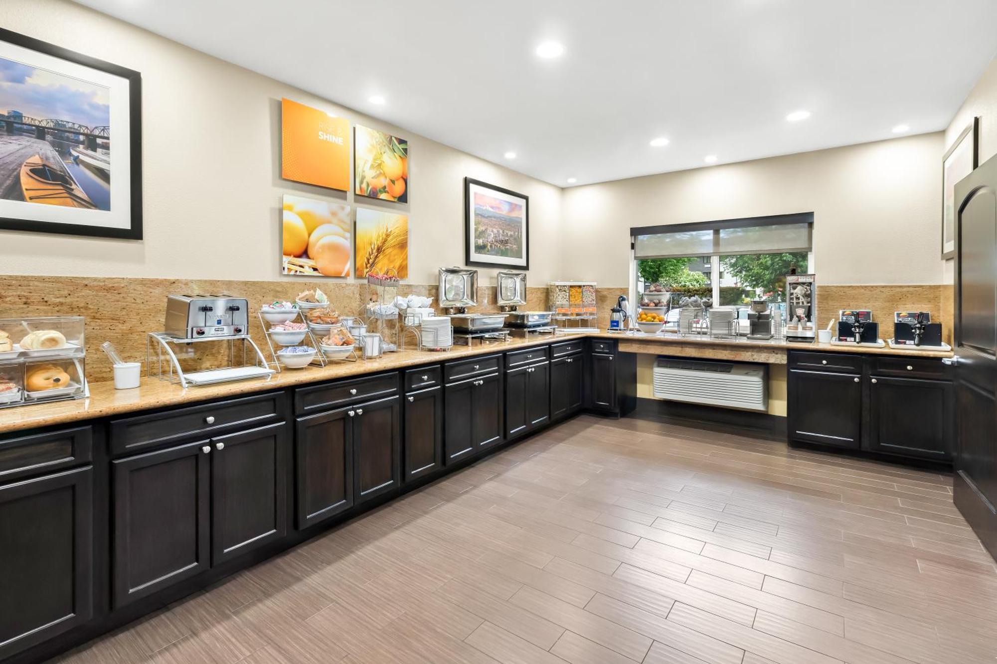 Comfort Suites Portland Airport Bagian luar foto
