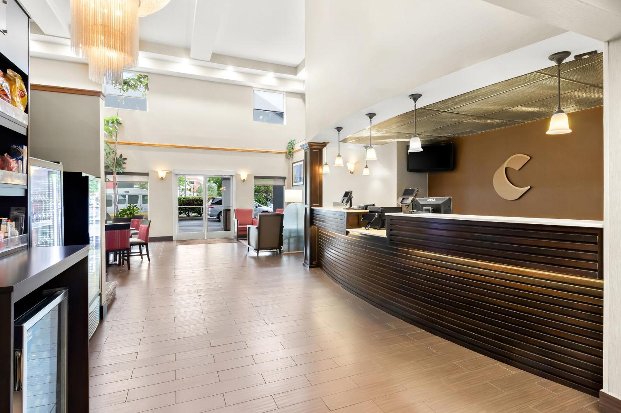 Comfort Suites Portland Airport Bagian luar foto