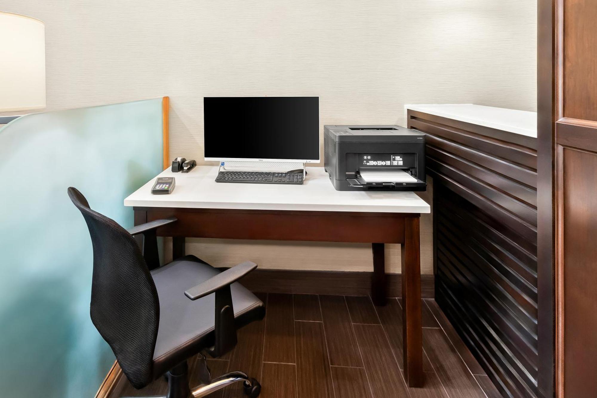 Comfort Suites Portland Airport Bagian luar foto