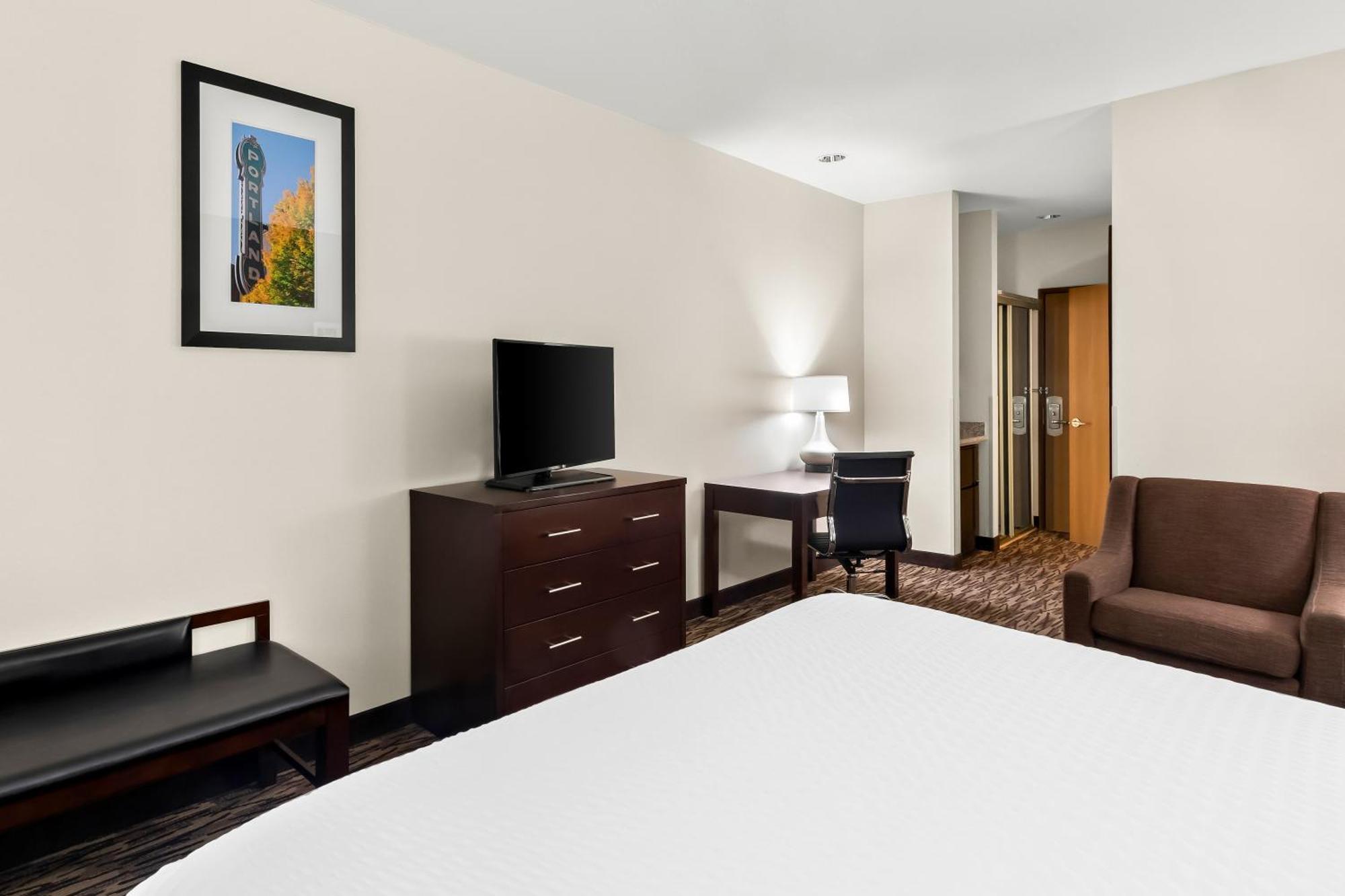 Comfort Suites Portland Airport Bagian luar foto