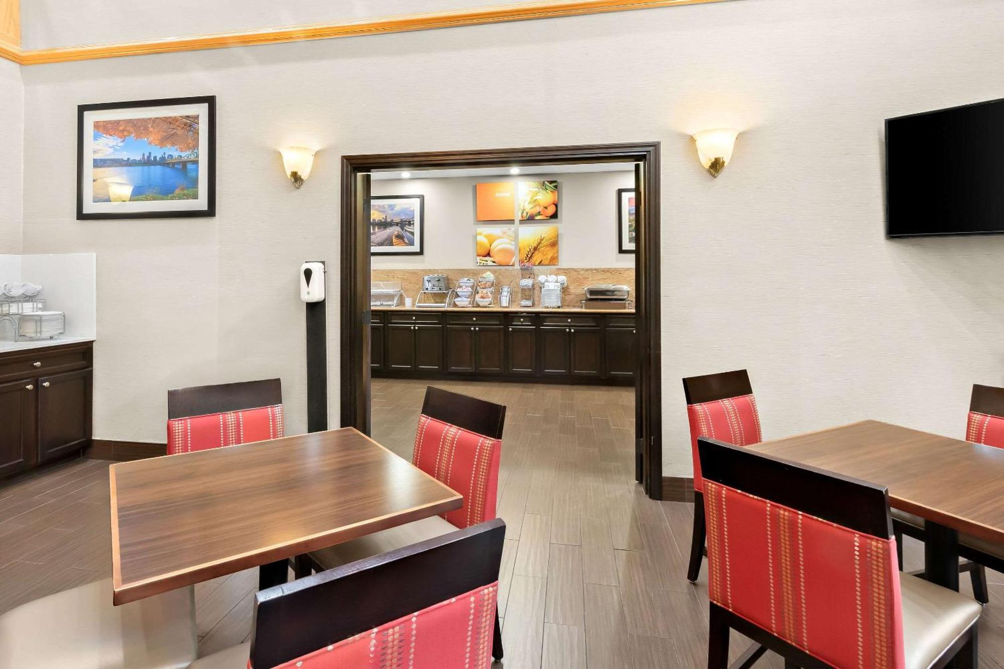 Comfort Suites Portland Airport Bagian luar foto