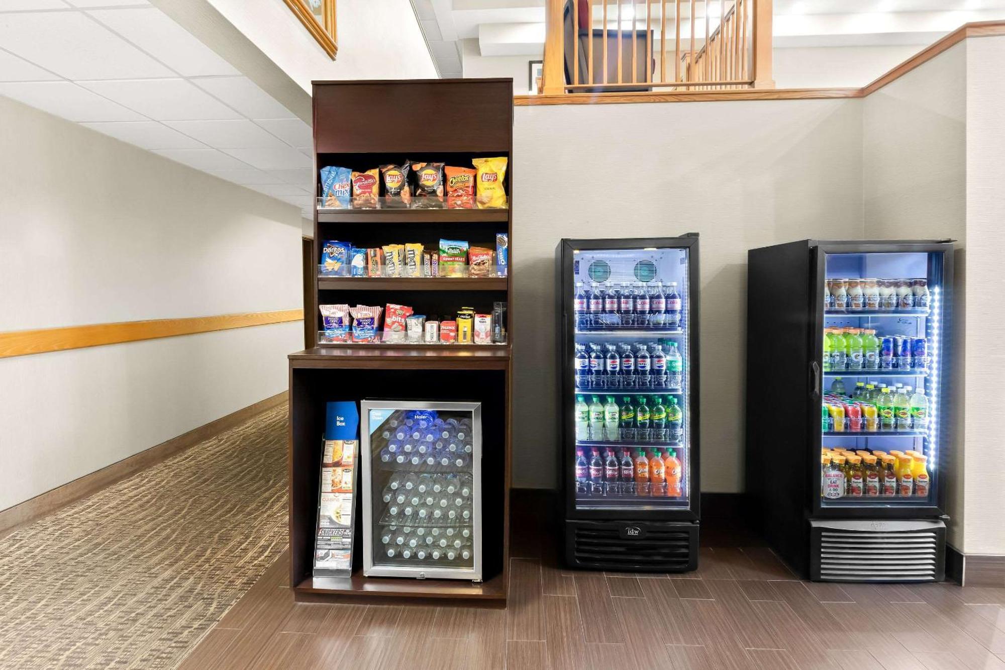 Comfort Suites Portland Airport Bagian luar foto