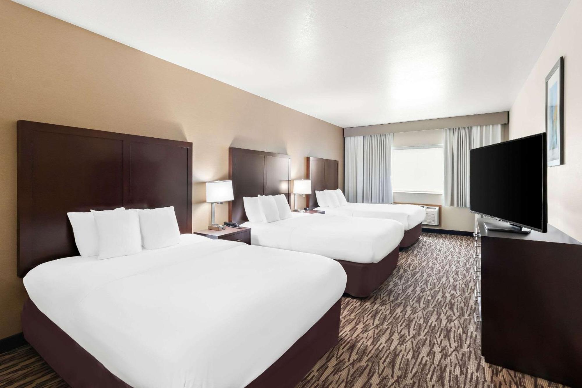 Comfort Suites Portland Airport Bagian luar foto