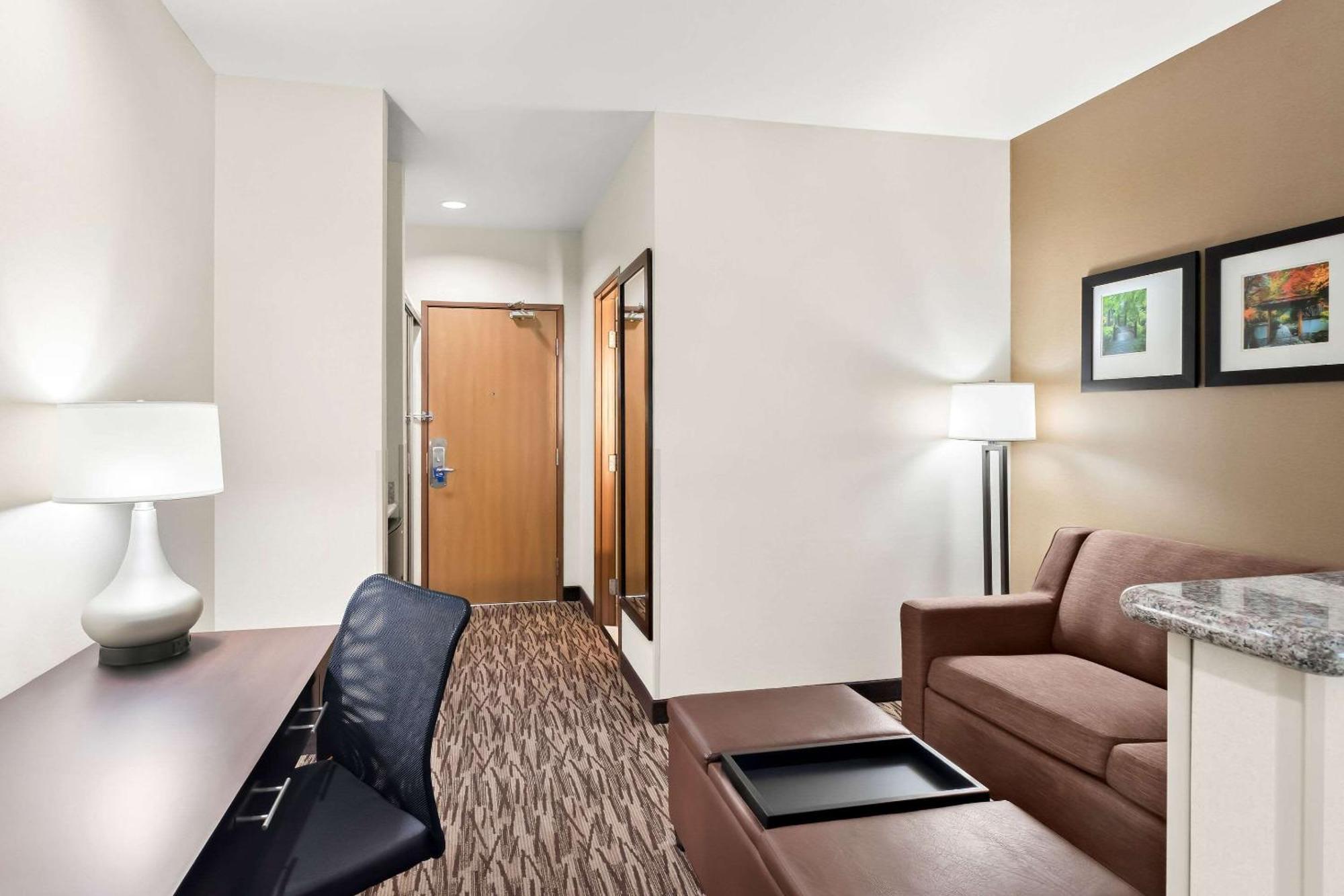 Comfort Suites Portland Airport Bagian luar foto