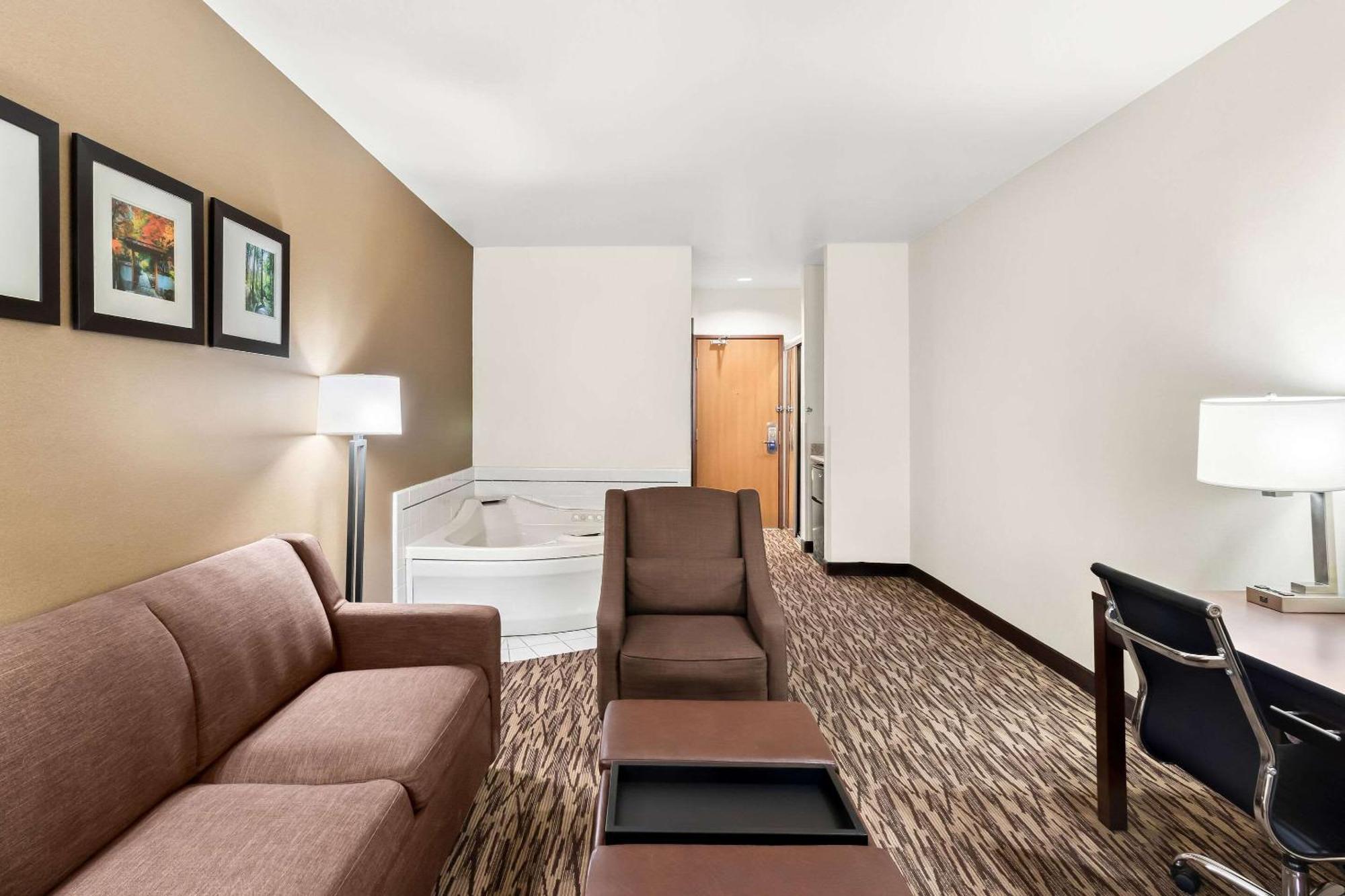Comfort Suites Portland Airport Bagian luar foto