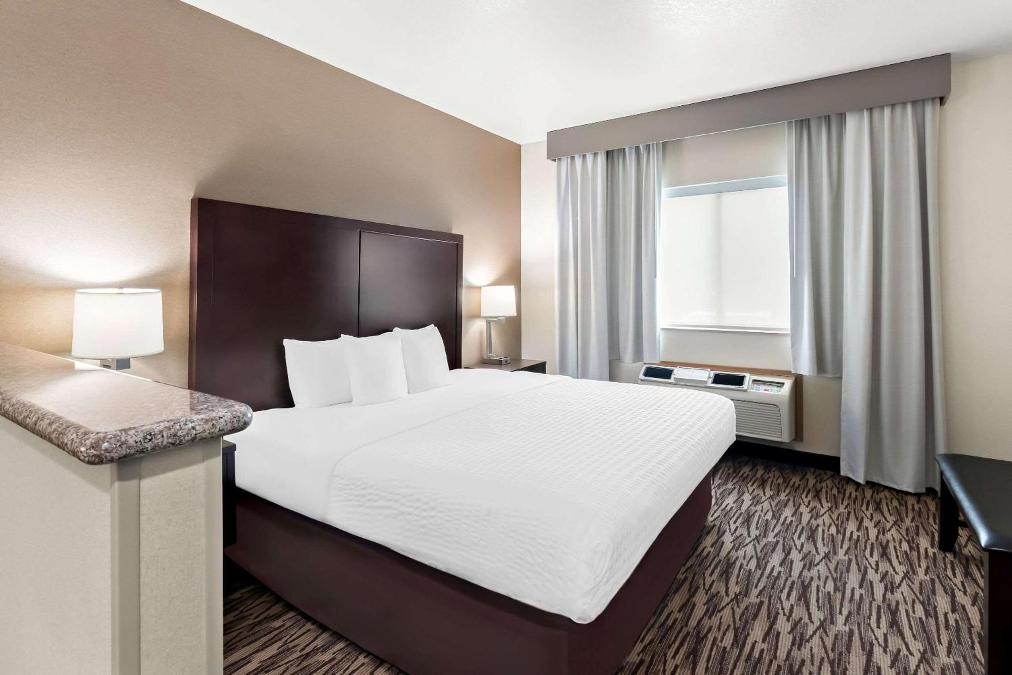 Comfort Suites Portland Airport Bagian luar foto